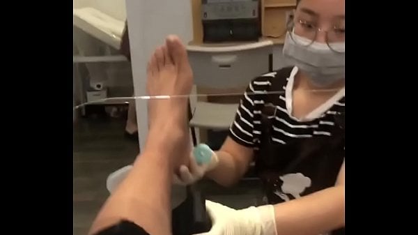 Flashing My Cock To Korean Chick While Getting Pedicure - FreePublicPorn.com