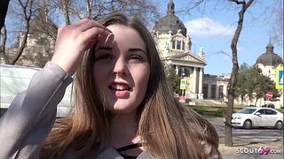 Немски скаут – 18-годишна ученичка с извити големи цици Луси Пикап и секс