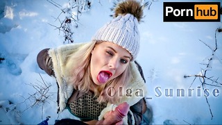 Sexy Olga geeft opwarmende pijpbeurt op een ijzige dag in Rusland