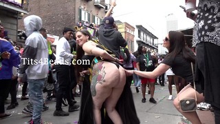 Huge Booty White Babe Showing Ass in Public at Mardi Gras