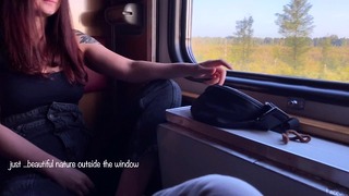 Oraal en neuken in de trein van een meisje in het rijtuig met gesprekken. Leokleo