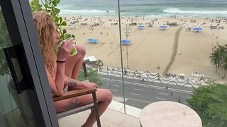 Interner Analjakulation auf dem Balkon von Rio De Janeiro