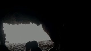 En La Playa, Dentro De La Cueva