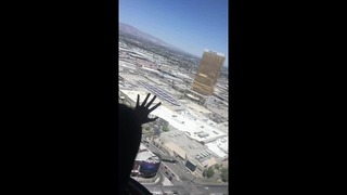 Aziatische hoer uit Las Vegas, opgepikt op de casinovloer, wordt geneukt op het raam van mijn Vip Hostel-plek