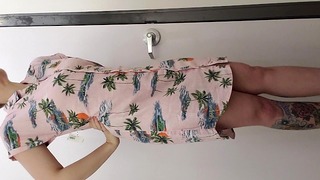 Outdoor-Umkleidekabine Masturbation Dressing