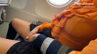 Riskanter Blowjob im Flugzeug
