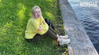 Cum Lövés a szájába egy kamerás lány pénzért egy nyilvános parkban | Murstar