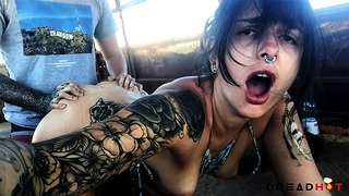 Pornografia w opuszczonym autobusie na pustyni - amatorski vlog porno 2