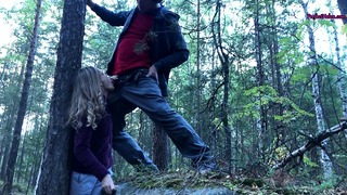 Sucked A Stranger in the Woods to Help Her – Public Fuck
