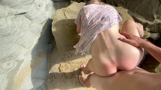 Lopen langs het strand verandert in hete seks - Summa Dream