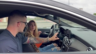 Sexo do veículo: Ragazza Italiana Compra Un'auto Usata E Si Scopa Il Venditore. Diálogos em Italiano