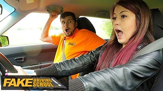 Fake Driving University Kæmpe Pik Instruktør Bonnet knepper og slikker Gorgeous Learners Ass