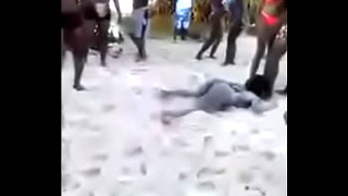Baisé À La Plage