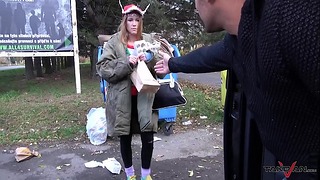 Γυναίκα σκουπιδιών γυρίζει σε σούπερ σέξι ψυχο μυαλό ξανθιά πεινασμένη για τον Ντικ