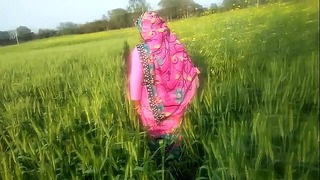 Desi Village Bhabhi sexo pornô ao ar livre em Desi