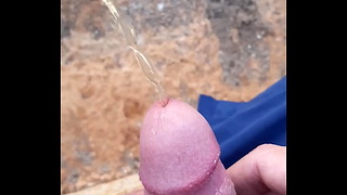 Pisciata All’aperto Vicino Al Mare