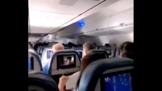 Bộ ngực flash trên máy bay gợi cảm