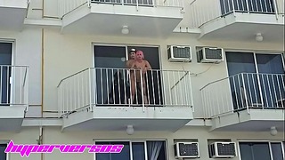 Parejita Caliente Se Pone A Follar En El Balcón Del Dormitory En Acapulco, La Camarera Se Da Cuenta Y No Les Dice Nada