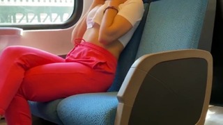 Fellation en public dans le train, fille inconnue !