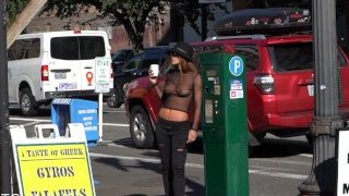 Voyeur: Teen không mặc áo lót ở trung tâm thành phố Portland