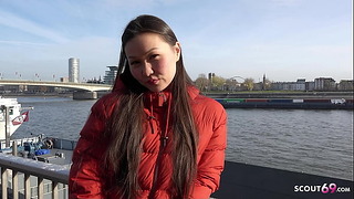 German Scout – Big Clit Asian Girl Luna Primul Rimjob și Fuck La Real Street Casting