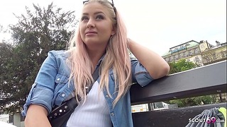 German Scout - Une adolescente bien roulée parle pour baiser dans un vrai casting de rue pour de l'argent
