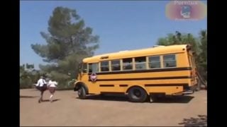 Hermosas C. Atrapadas Por El Profesor Terminan Cogiendo En El Bus Escolar