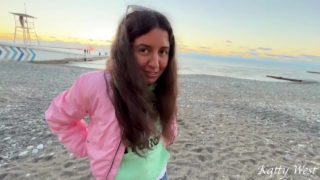 Menjemput Seorang Gadis Di Pantai Dan Menjemputnya Bersetubuh Dalam Mandi