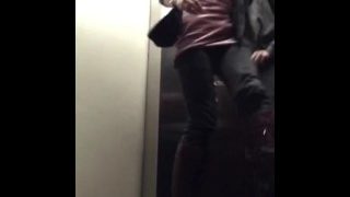 Sucer rapidement dans un ascenseur * Public Bj