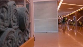 Teaser – Provocare de ridicare a fustei într-un centru comercial aglomerat – Expoziție Moriya