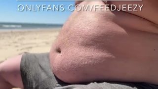 Самый толстый фиди на пляже *Публичная демонстрация жира*