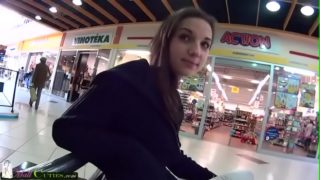 Těsné Teen Gets Fucked Na The Mall