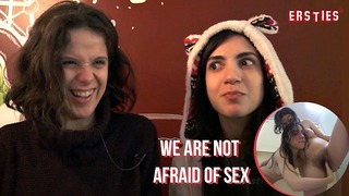 Ersties: słodkie amatorskie laski uprawiają gorący lesbijski seks w publicznej przebieralni