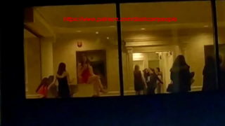 Zufällige Voyeur-Sexy-Girls bei einer Hochzeit, gefangen von einer Dashcam