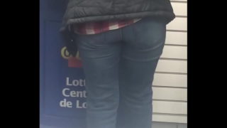 Voyeur Soft Milf Booty In Jeans