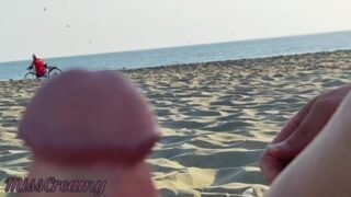 Extreme Public Exhibitionist Handjob, Clothed People Walking By – Misscreamy