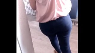 Nalgona Getting Off The Elevator