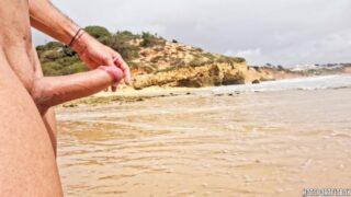 Runner Masturbating In A Public Beach – Risky Huge Cumshot