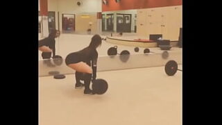 Spy Cam Gym : Asian Teen Working Out