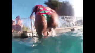 Luxxx Sexy Ass Twerking In The Pool