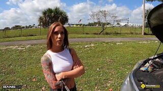 Roadside – Tattooed Babe Jae Lynn Pays Mechanic For The Car Repairs With Her Tight Pussy