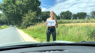Junge Schlampe L Sst Sich Von Unbekannten Ffentlich Hart Ficken