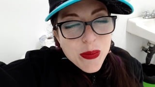 Kinky MILF Peeing Publicly