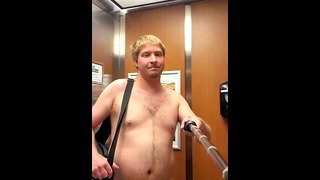 Exhibitionist naked walking to elevator, almost got caught