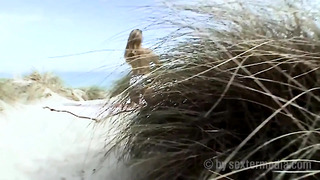 Amateur blonde Lucy masturbates on the beach