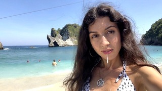 Hottie sucks my dick on a public beach and walks along the shore with cum on her face – Cumwalk