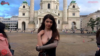 Extreme flashing in Vienna – DOLLSCULT